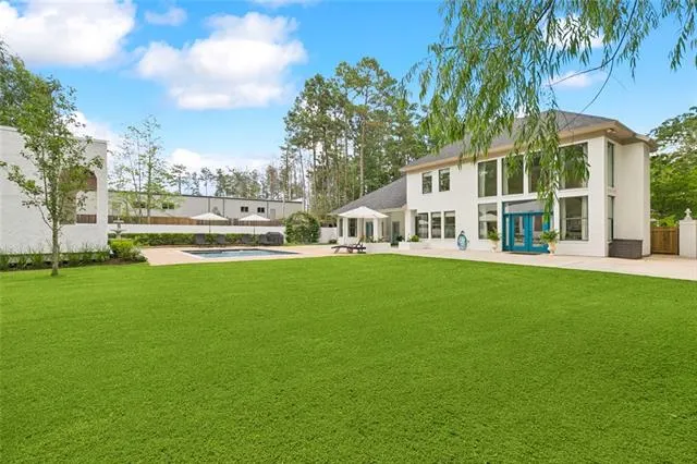 $1,025,000 | 4 North Azalea Drive, Covington, LA 70433