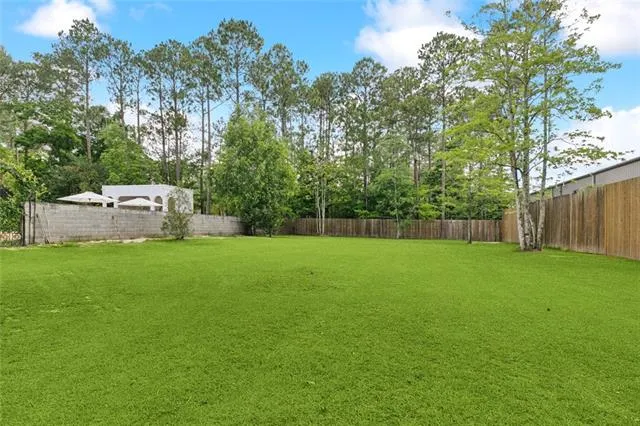 $1,025,000 | 4 North Azalea Drive, Covington, LA 70433