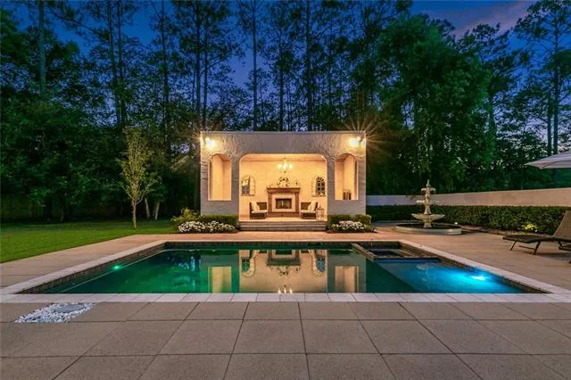$1,025,000 | 4 North Azalea Drive, Covington, LA 70433