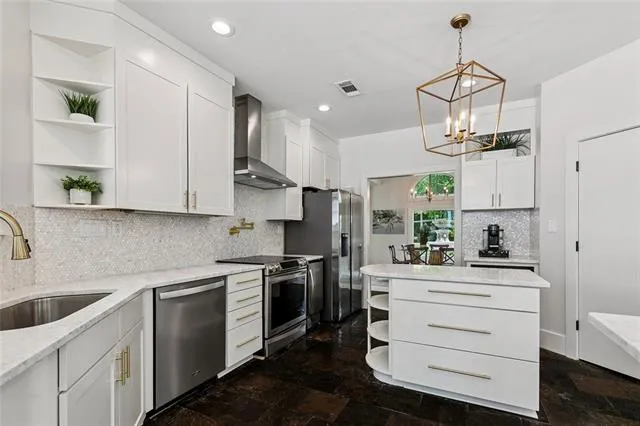 $1,025,000 | 4 North Azalea Drive, Covington, LA 70433