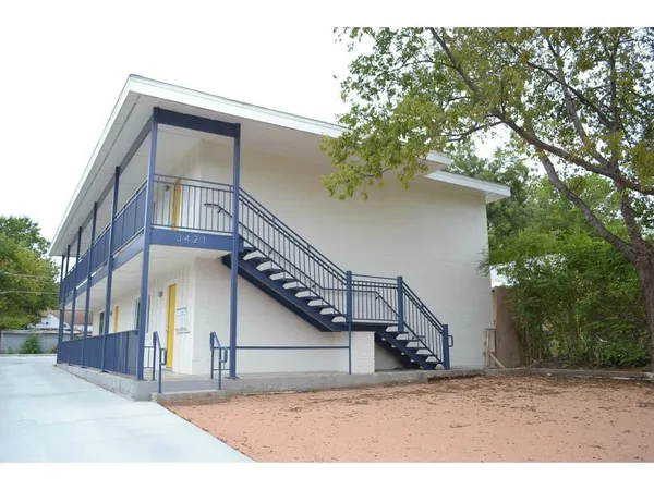 $1,100 | 3421 West 5th Street, Unit D, Fort Worth, TX 76107