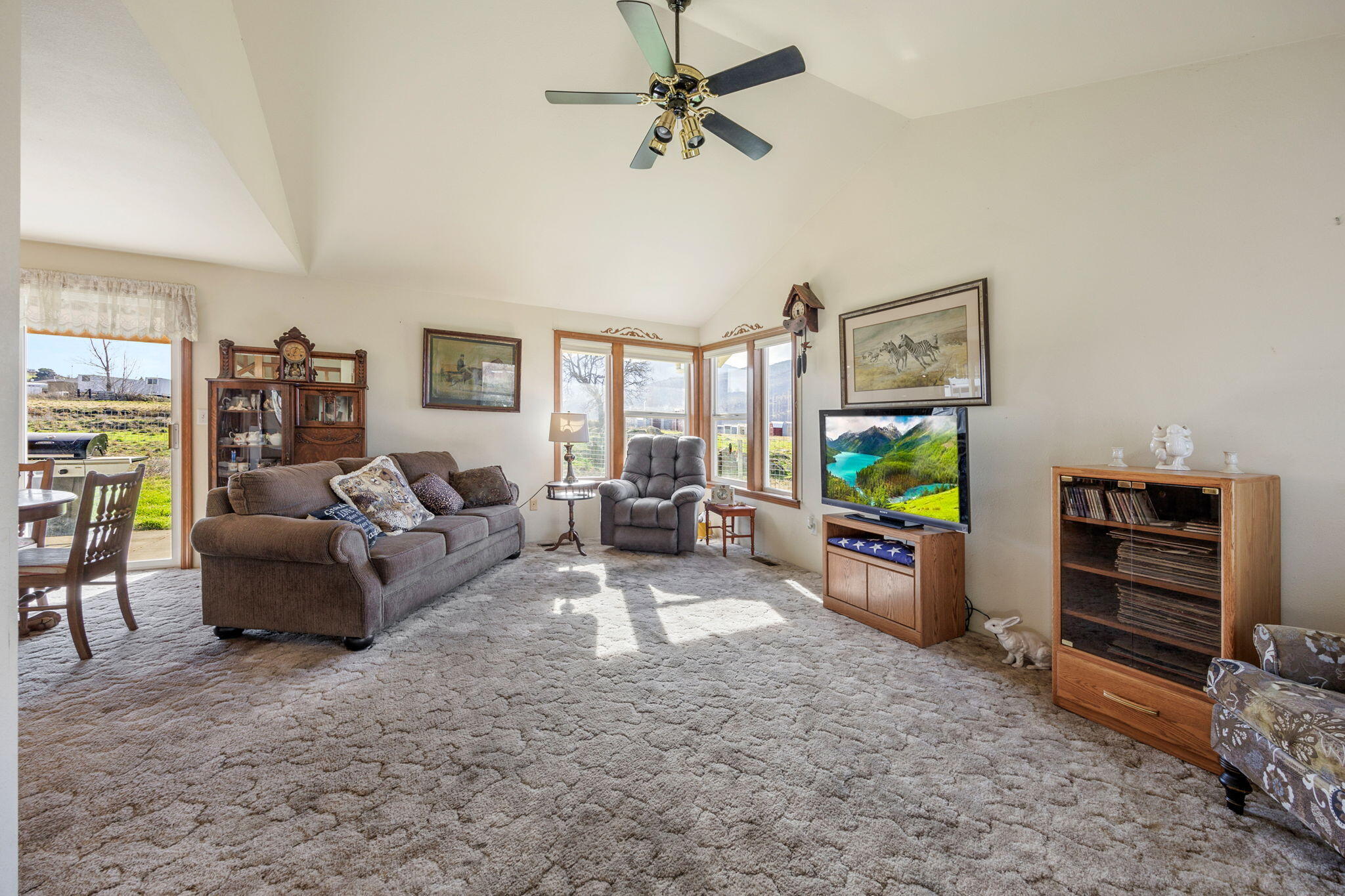 96 West Valley View Road Ashland, OR 97520 - Photo 14 of 51 ApxWVV (24)