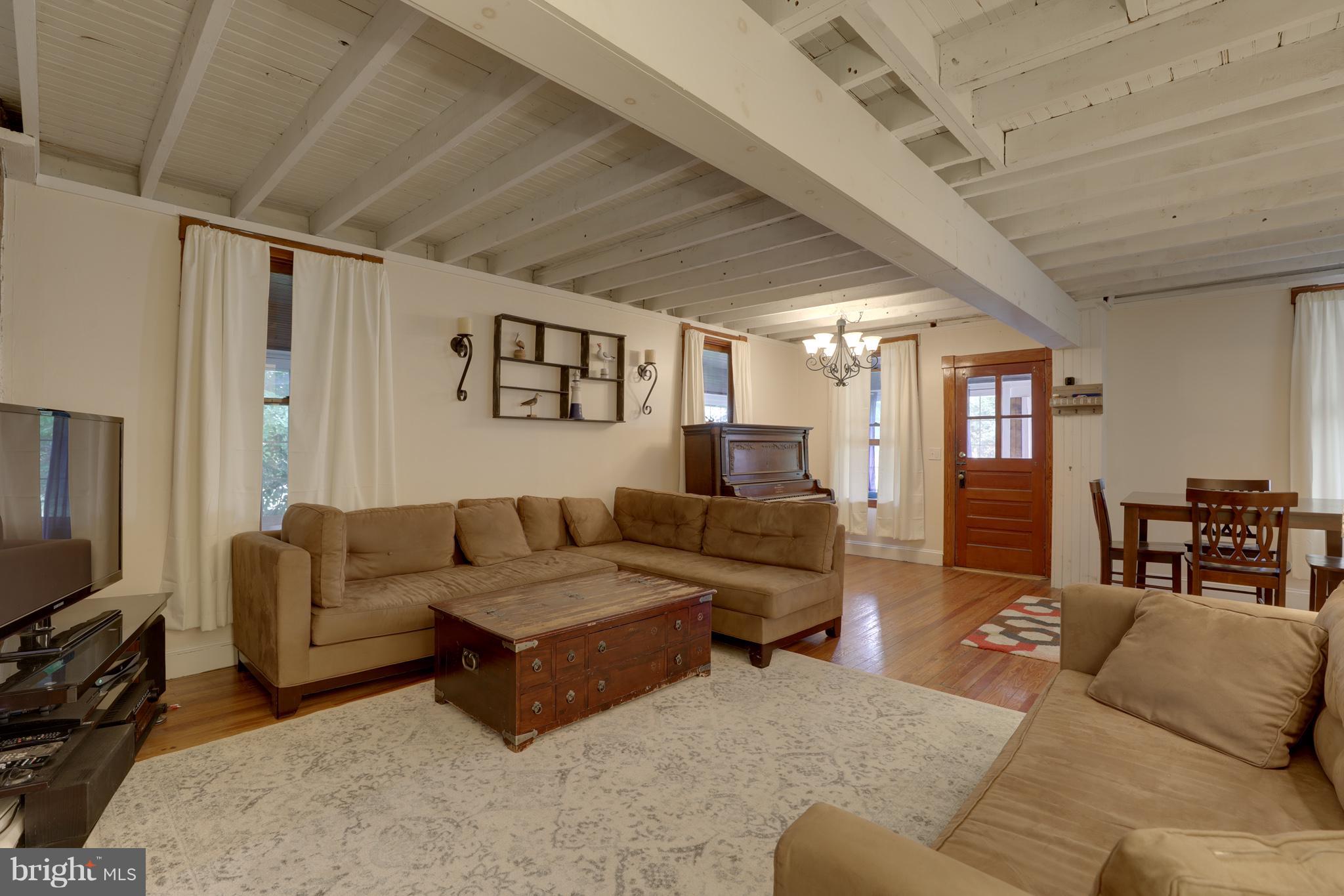 161 Park Road Pasadena, MD 21122 - Photo 9 of 30 Living Room