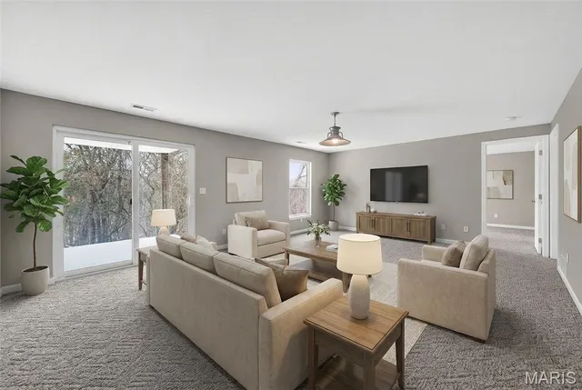 $260,000 | 613 Meadowview Court, Warrenton, MO 63383