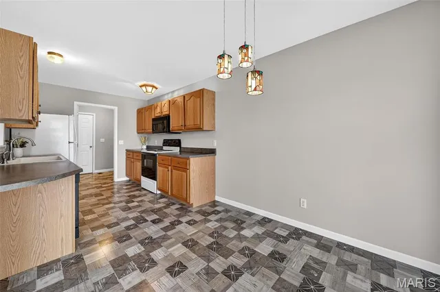 $260,000 | 613 Meadowview Court, Warrenton, MO 63383