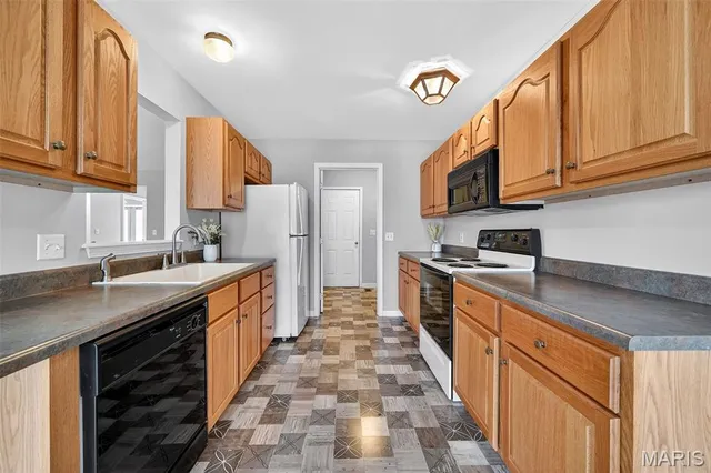 $260,000 | 613 Meadowview Court, Warrenton, MO 63383