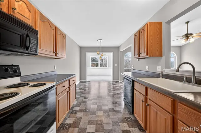 $260,000 | 613 Meadowview Court, Warrenton, MO 63383