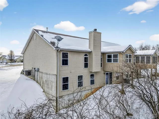 $260,000 | 613 Meadowview Court, Warrenton, MO 63383