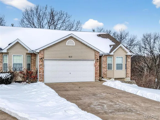 $260,000 | 613 Meadowview Court, Warrenton, MO 63383