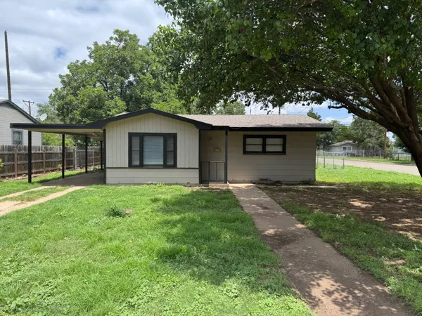 $750 | 2202 47th Street, Lubbock, TX 79412