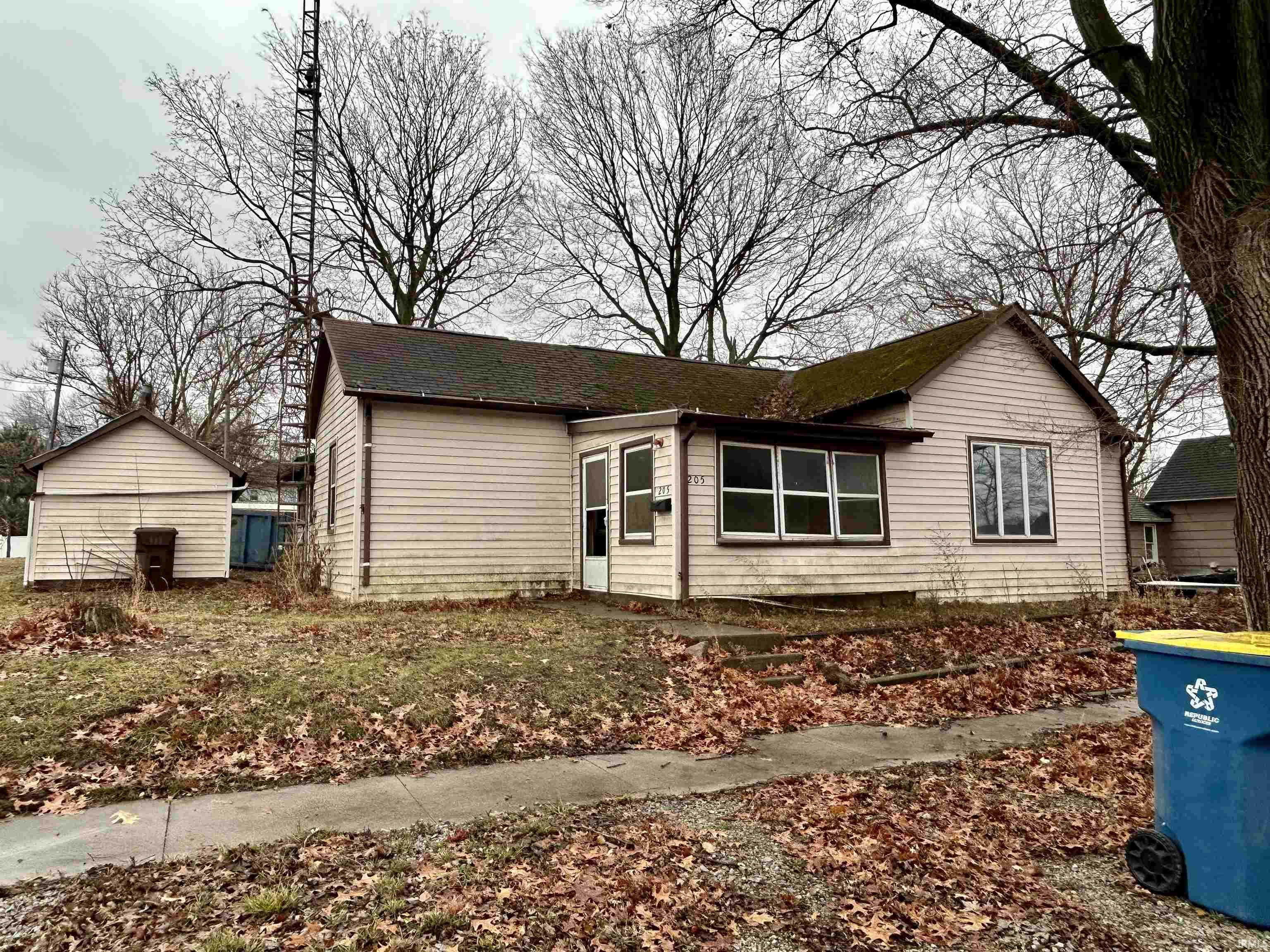 205 High Street North Manchester, IN 46962 - Photo 1 of 17