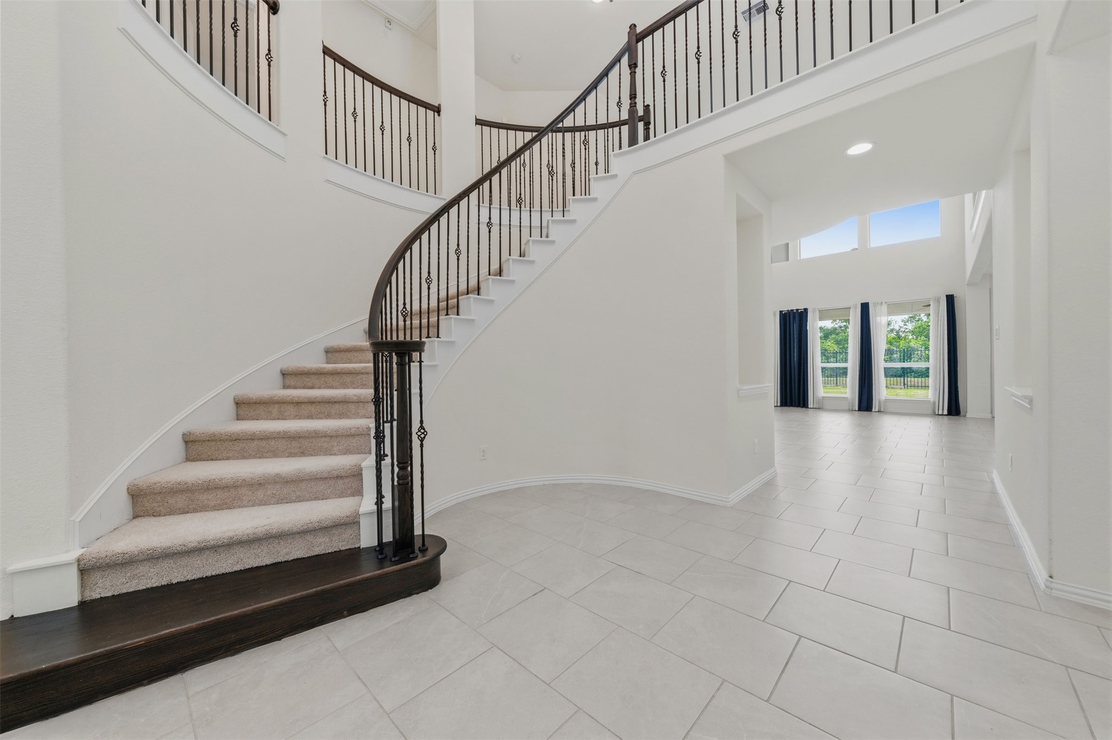 10419 Silver Shield Way Tomball, TX 77375 - Photo 4 of 50