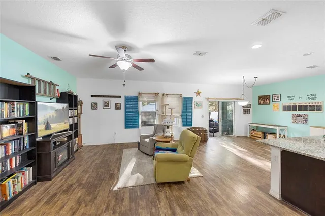 $285,000 | 977 Lancelot Drive, Lake Wales, FL 33853