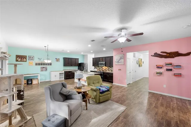 $285,000 | 977 Lancelot Drive, Lake Wales, FL 33853