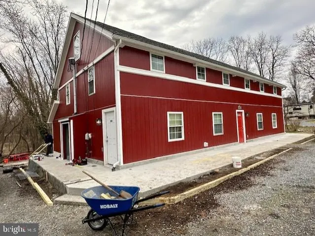 a sign that is on the side of the road