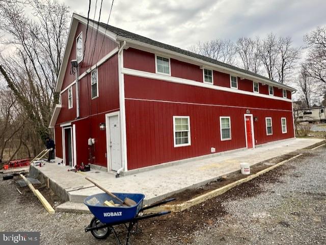 19 North Bridge Street, Unit 201 Round Hill, VA 20141 - Photo 14 of 14 a sign that is on the side of the road