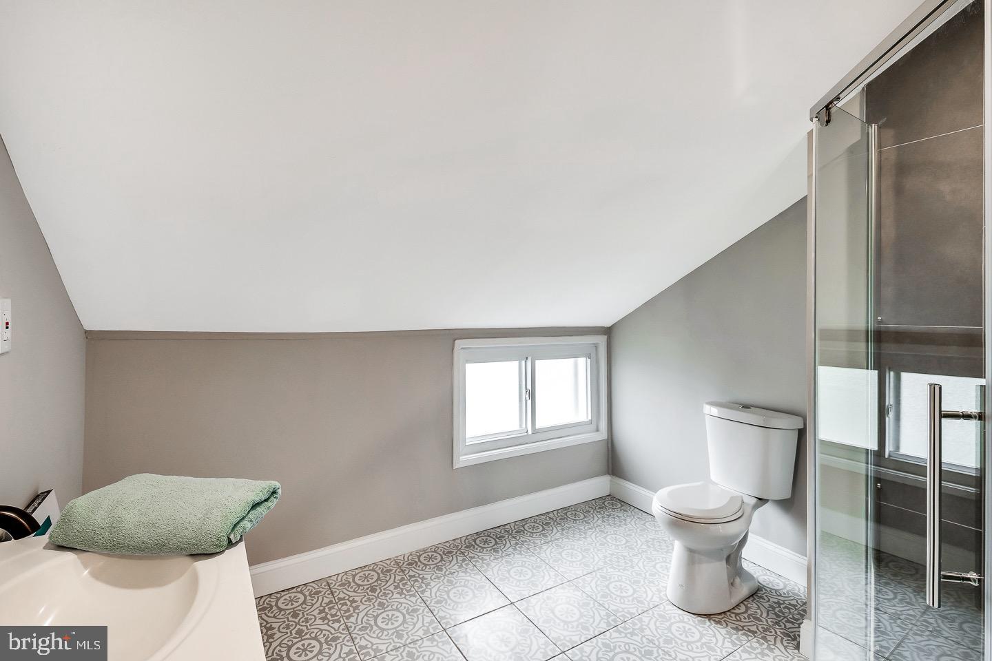42 Winding Road Levittown, PA 19057 - Photo 4 of 11 Gallery Image 4