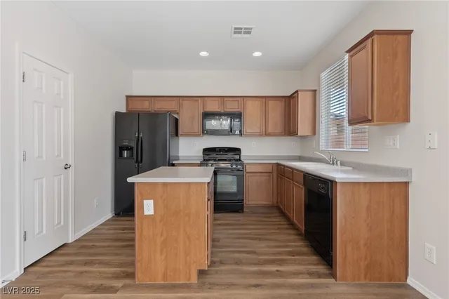 $2,195 | 10247 Blue Water Peak Avenue, Las Vegas, NV 89166