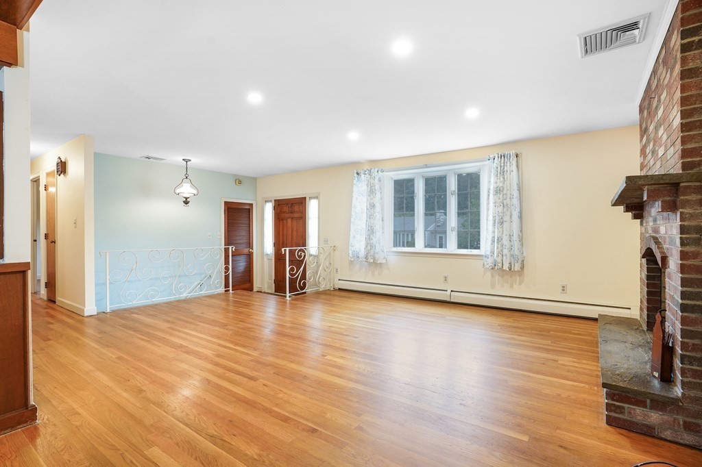 42 Valley Road Somerset, MA 02726 - Photo 3 of 25 Gallery Image 3