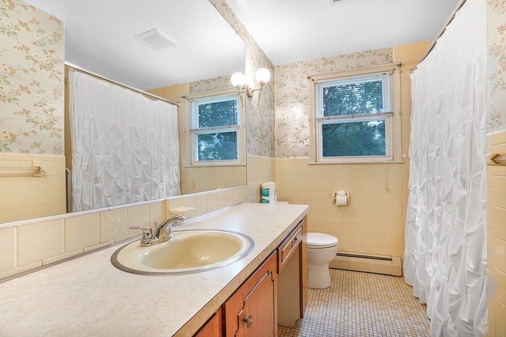 42 Valley Road Somerset, MA 02726 - Photo 10 of 25 Gallery Image 10