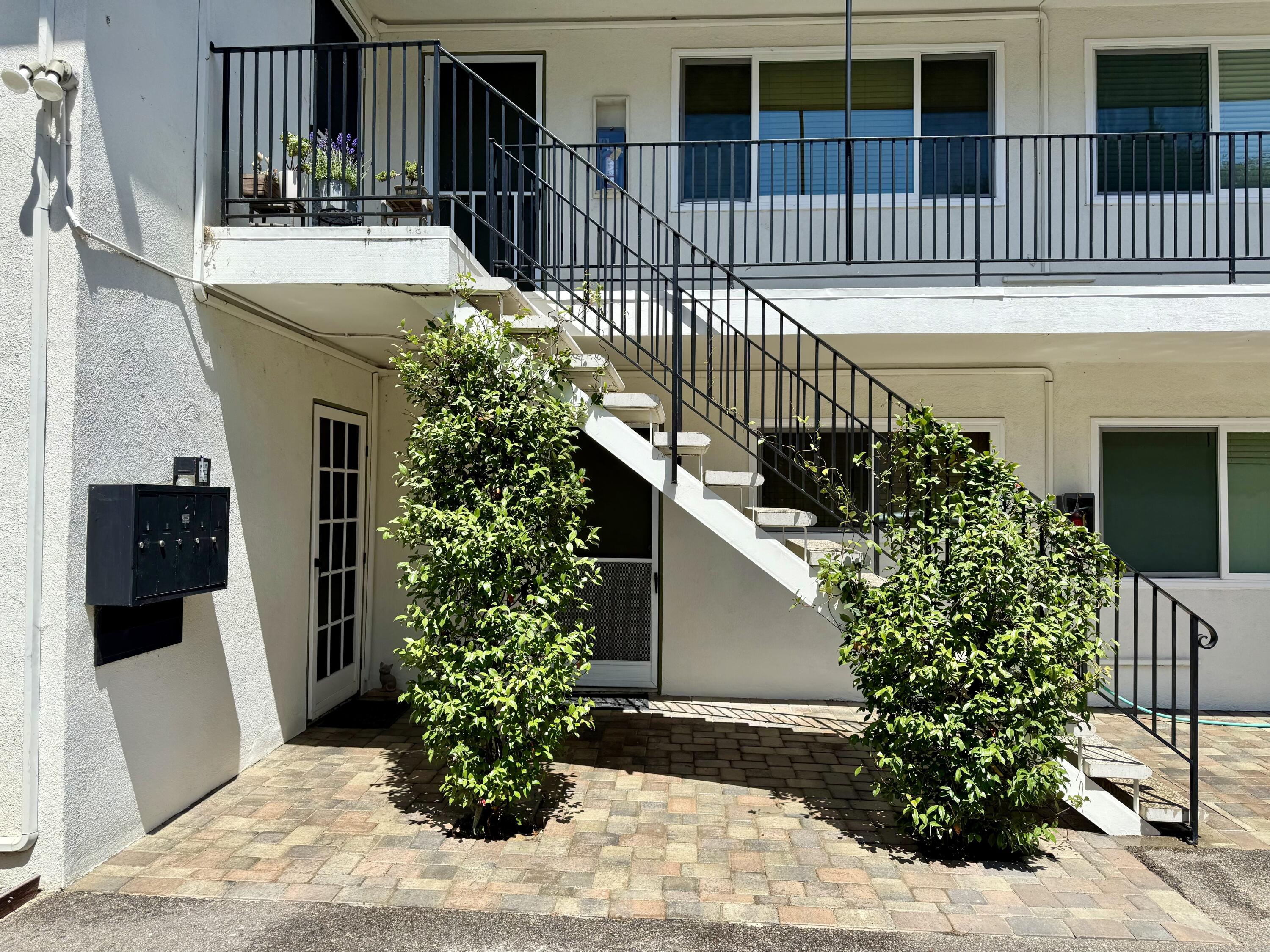 1808 Castillo Street, Unit D Santa Barbara, CA 93101 - Photo 1 of 16 IMG_0347