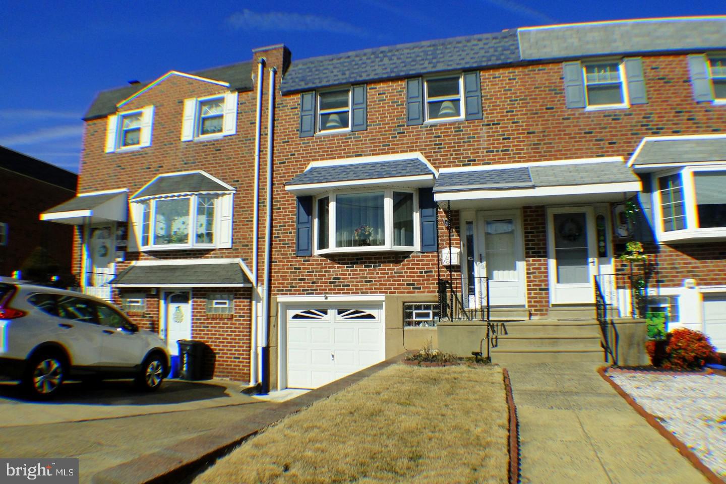 12740 Kenny Road Philadelphia, PA 19154 - Photo 2 of 31