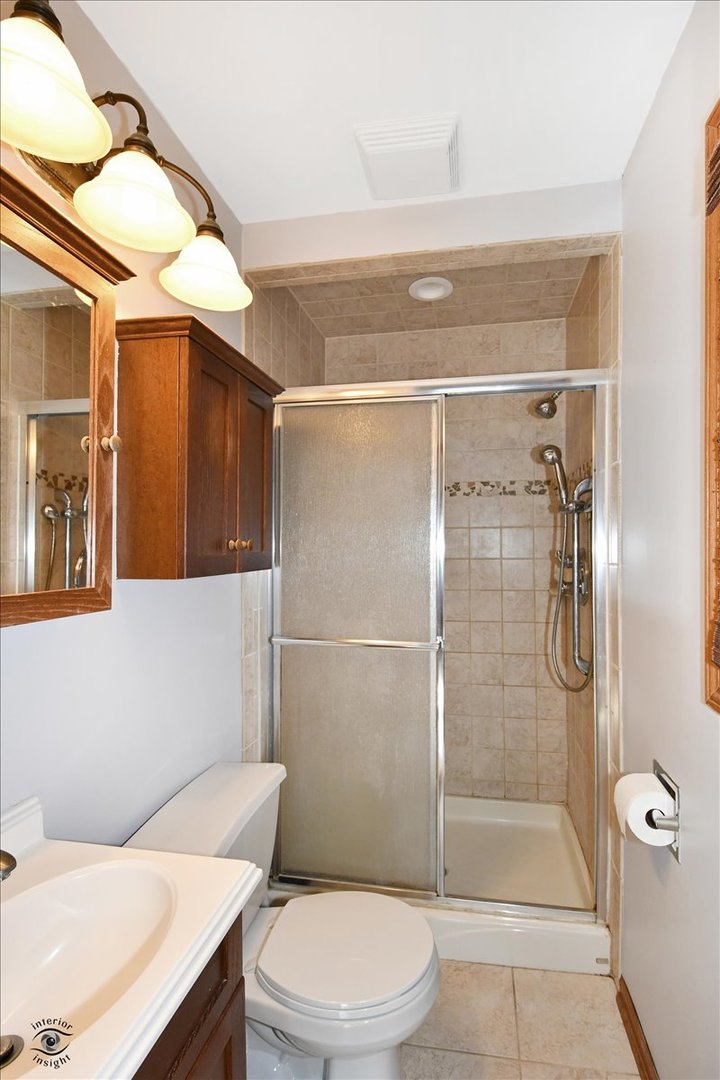 616 Northgate Road New Lenox, IL 60451 - Photo 18 of 34 a bathroom with a shower a toilet and sink