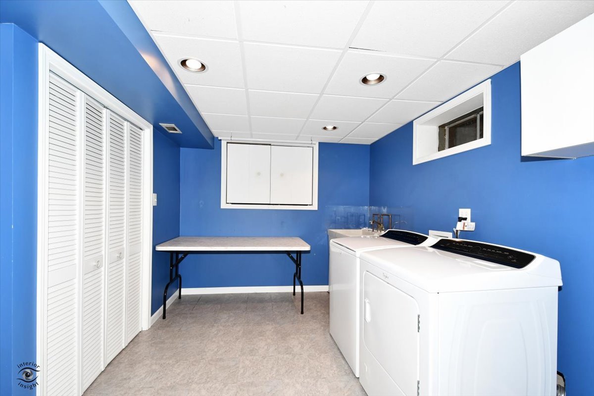 616 Northgate Road New Lenox, IL 60451 - Photo 28 of 34 a utility room with dryer and washer