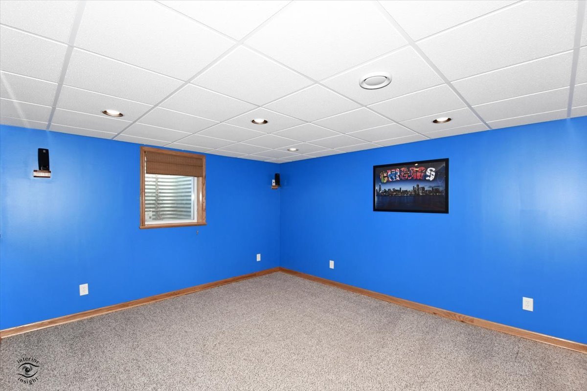 616 Northgate Road New Lenox, IL 60451 - Photo 30 of 34 a view of an empty room with a window