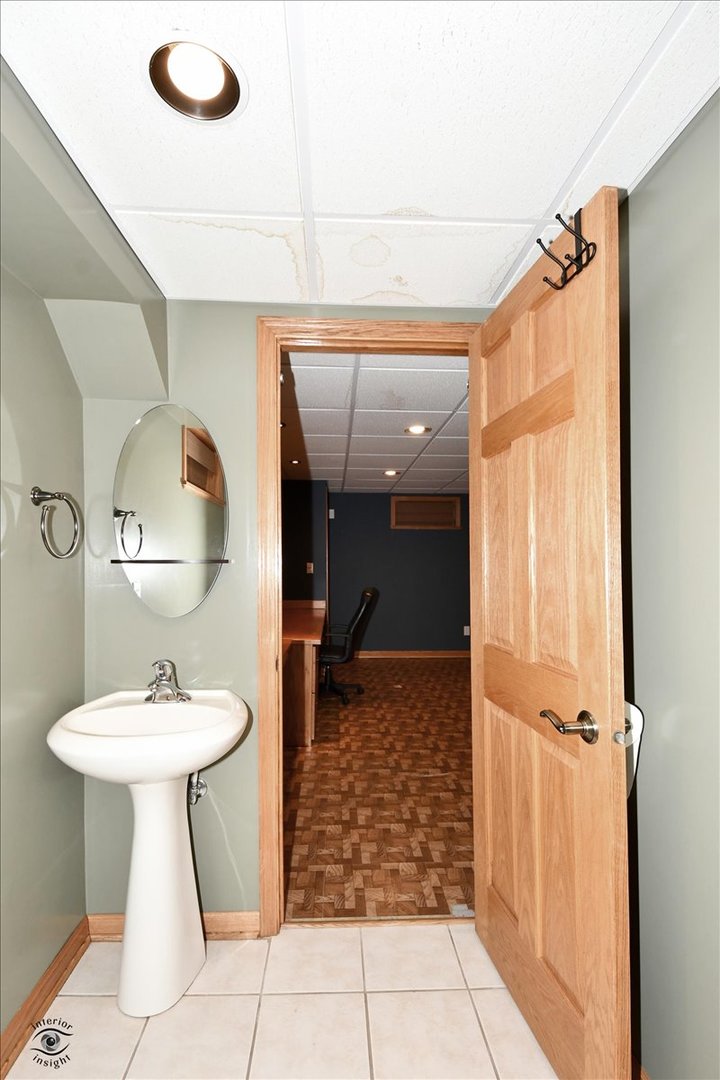 616 Northgate Road New Lenox, IL 60451 - Photo 34 of 34 a bathroom with a sink toilet and shower