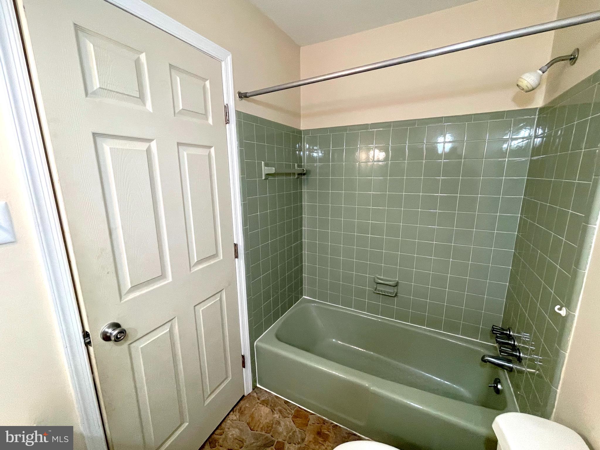 40865 Spring House Lane Leonardtown, MD 20650 - Photo 13 of 33 Hall bath