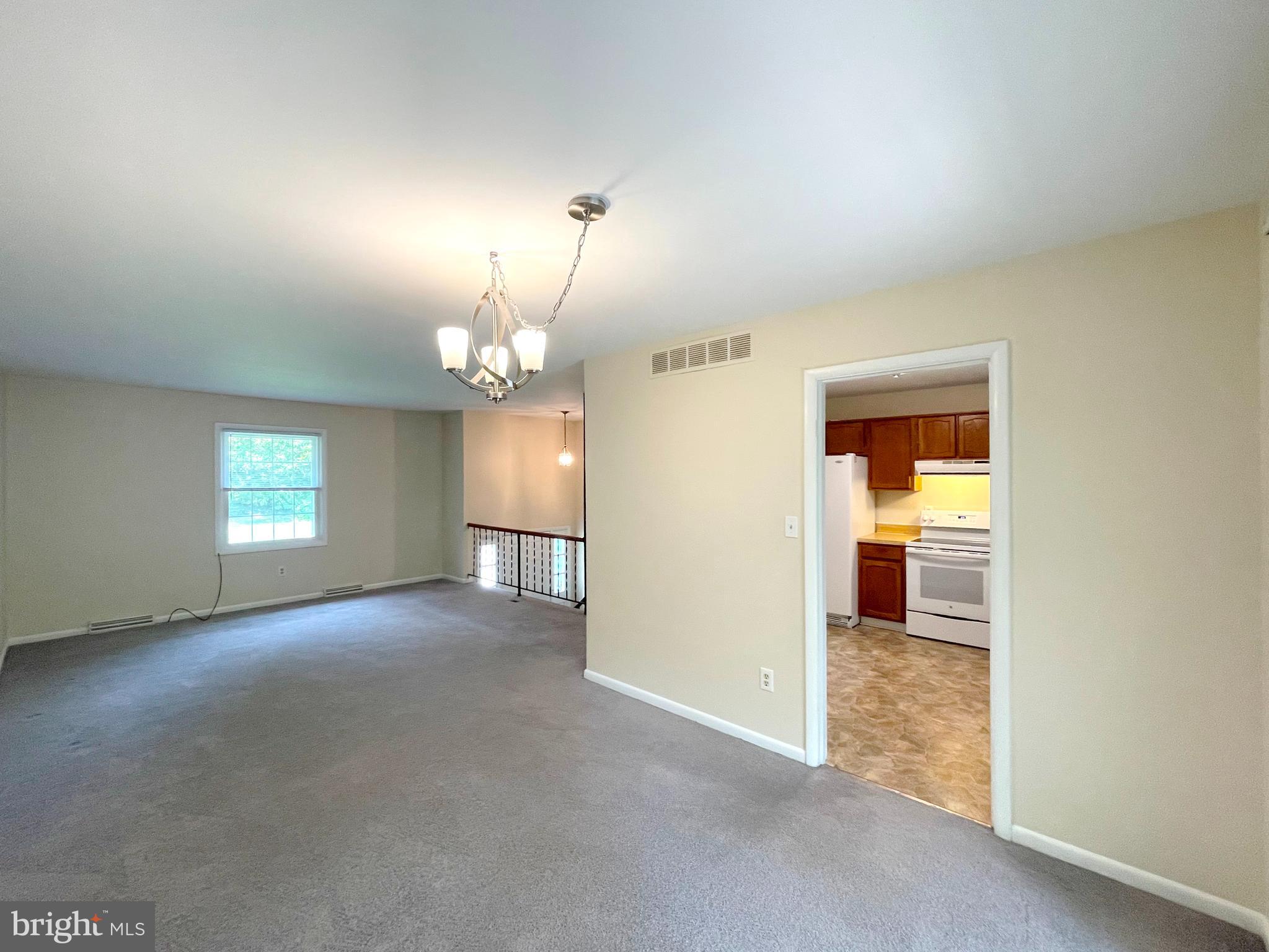 40865 Spring House Lane Leonardtown, MD 20650 - Photo 5 of 33 Dining/Living room