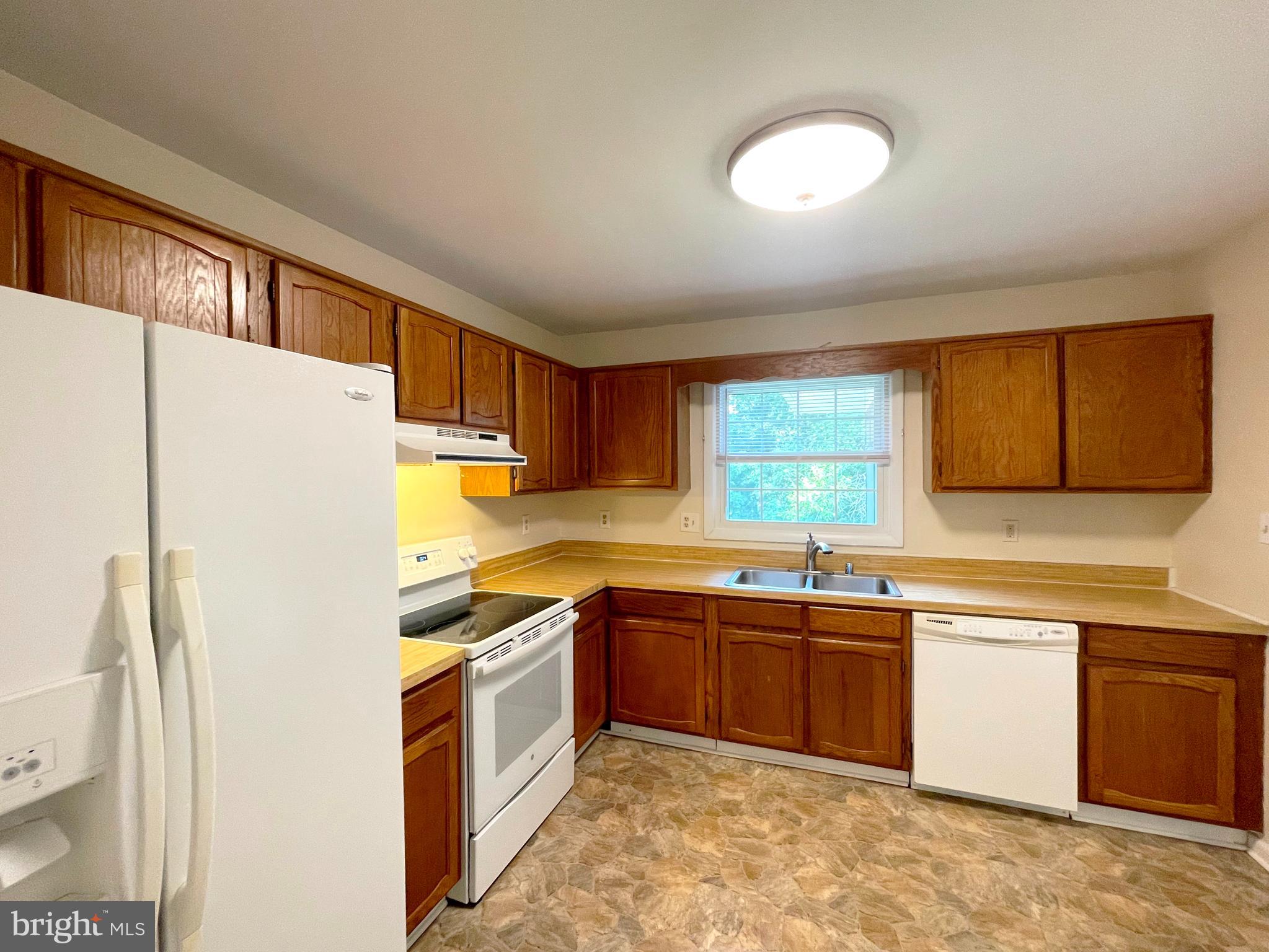 40865 Spring House Lane Leonardtown, MD 20650 - Photo 7 of 33 Kitchen