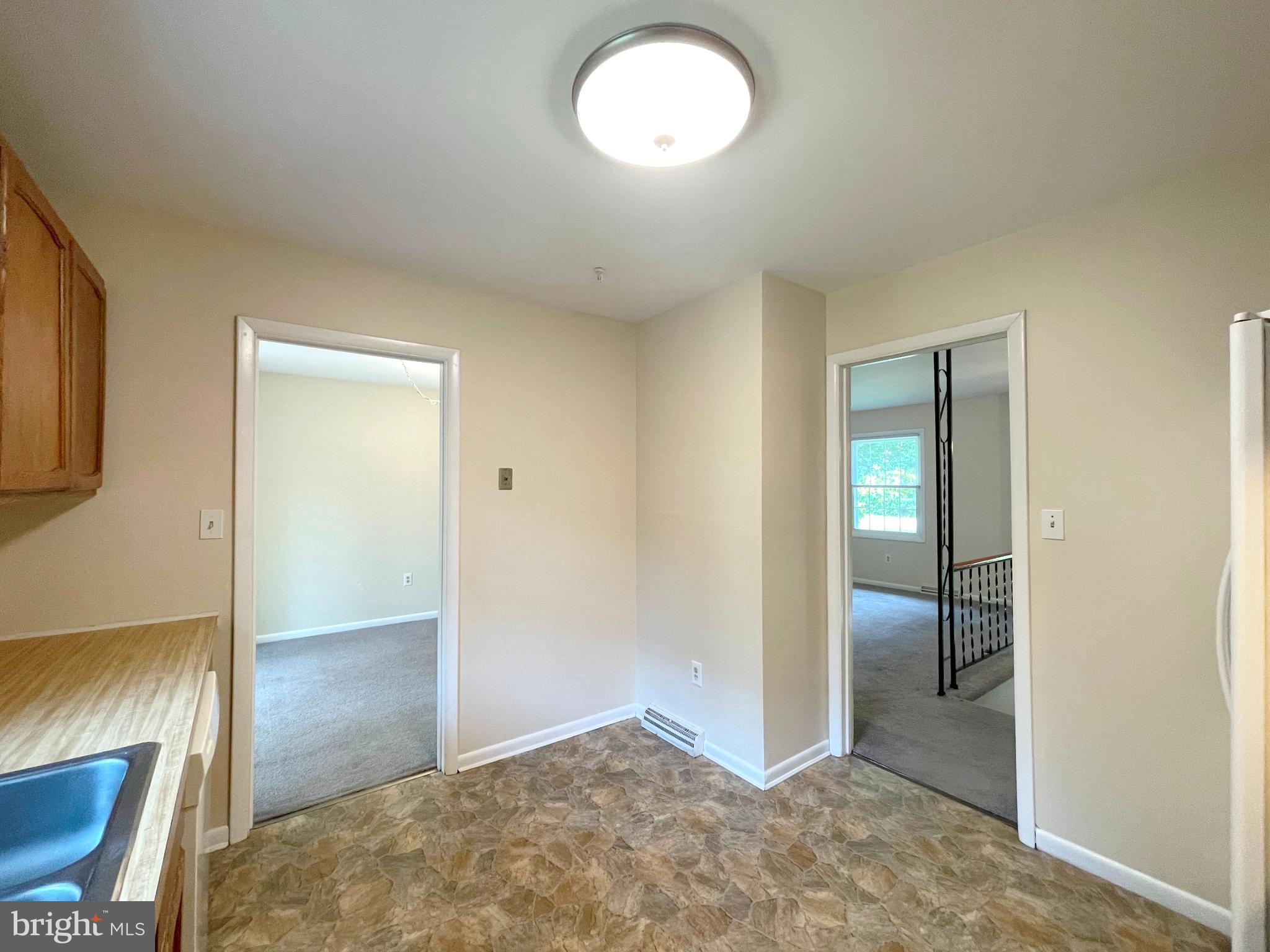 40865 Spring House Lane Leonardtown, MD 20650 - Photo 8 of 33 Kitchen w/breakfast table corner