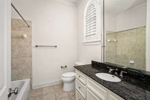 $1,275,000 | 107 Wynden Trace Lane, Houston, TX 77056