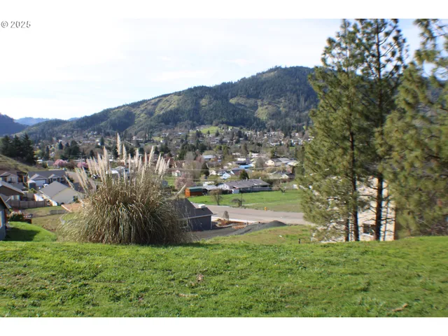 $349,000 | 1357 Ballard Court, Myrtle Creek, OR 97457