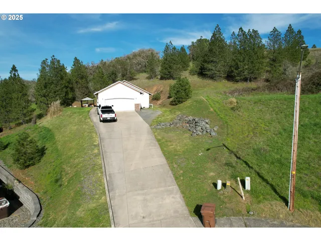 $349,000 | 1357 Ballard Court, Myrtle Creek, OR 97457