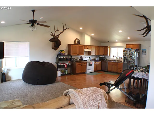 $349,000 | 1357 Ballard Court, Myrtle Creek, OR 97457