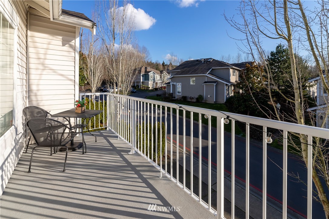 214 South 48th Street, Unit 45B Renton, WA 98055 - Photo 14 of 30 a view of balcony with furniture