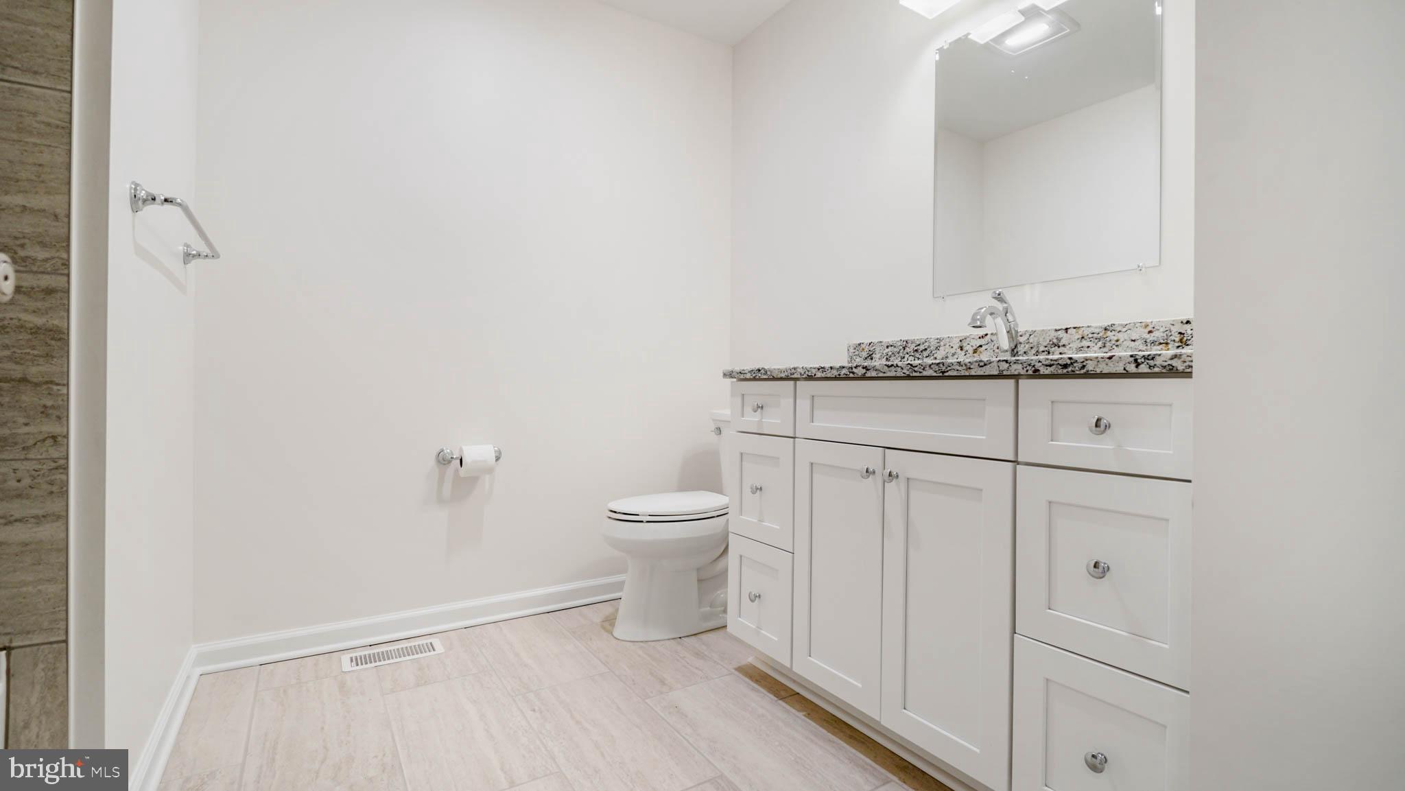 1523 National Road Baltimore, MD 21237 - Photo 11 of 26 Large main level bath with Granite and tile!