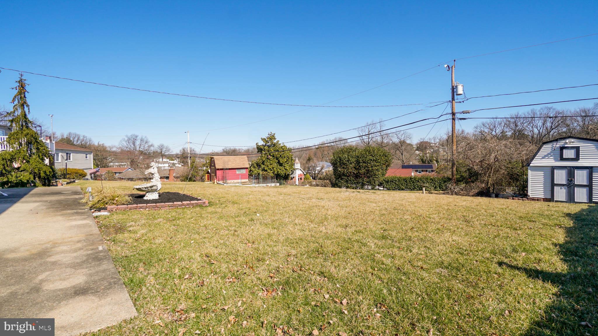1523 National Road Baltimore, MD 21237 - Photo 26 of 26 Large open back yard!