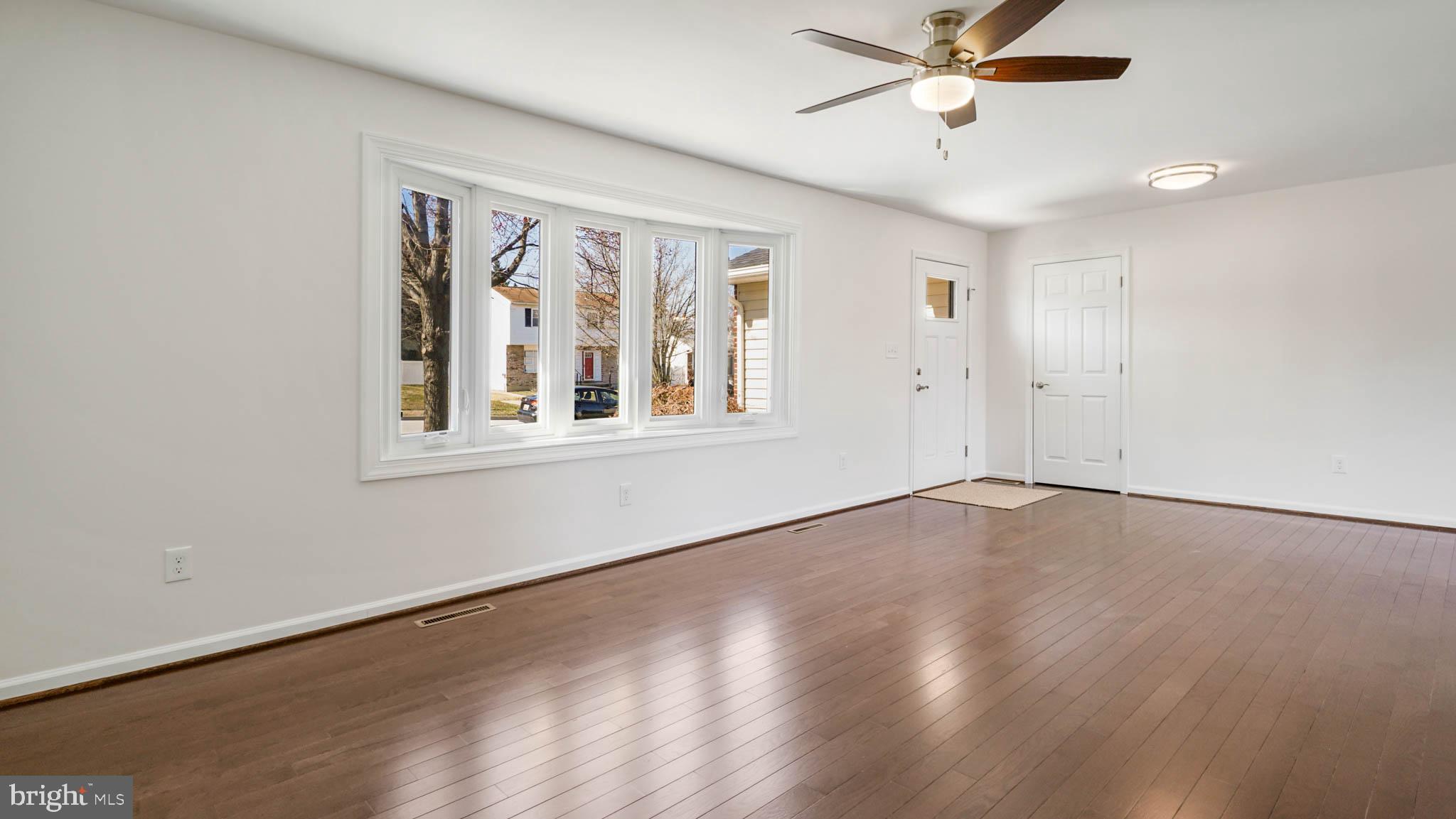 1523 National Road Baltimore, MD 21237 - Photo 9 of 26 Open family room with new Bay window.
