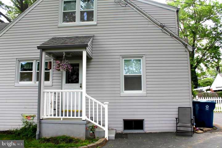 32 South Wakefield Road Norristown, PA 19403 - Photo 3 of 33 Gallery Image 3