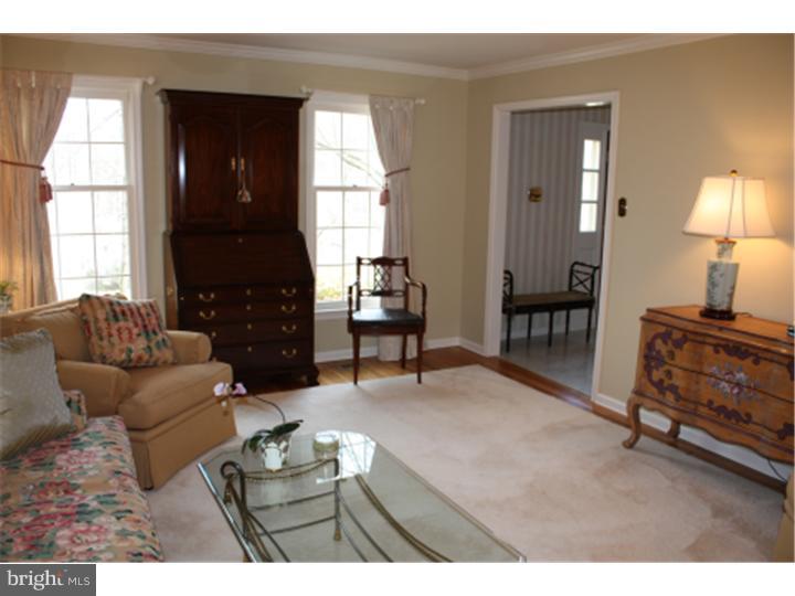 14 Roberts Road Newtown Square, PA 19073 - Photo 3 of 20