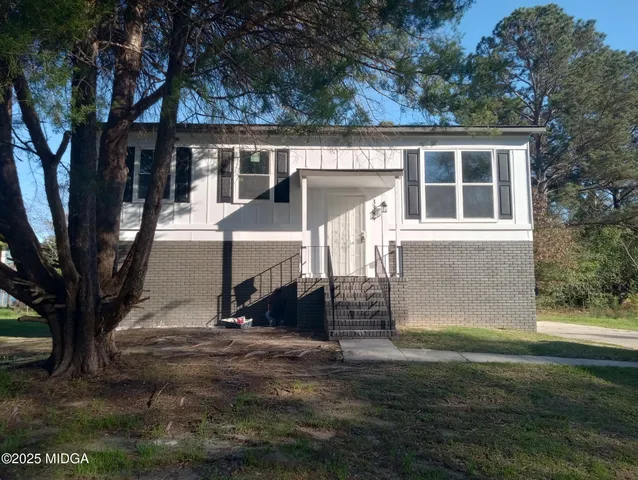 front view of house with a yard