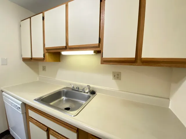 $1,850 | 167 Eastern Avenue, Unit 201, Manchester, NH 03104