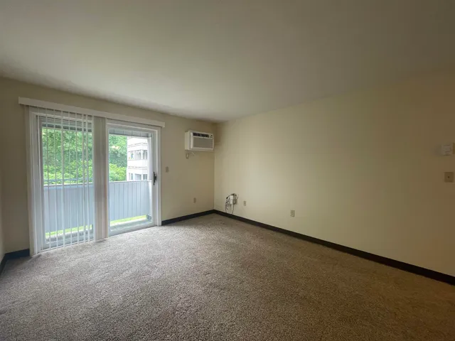 $1,850 | 167 Eastern Avenue, Unit 201, Manchester, NH 03104