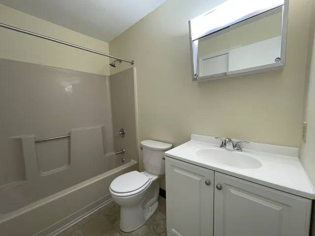 $1,850 | 167 Eastern Avenue, Unit 201, Manchester, NH 03104