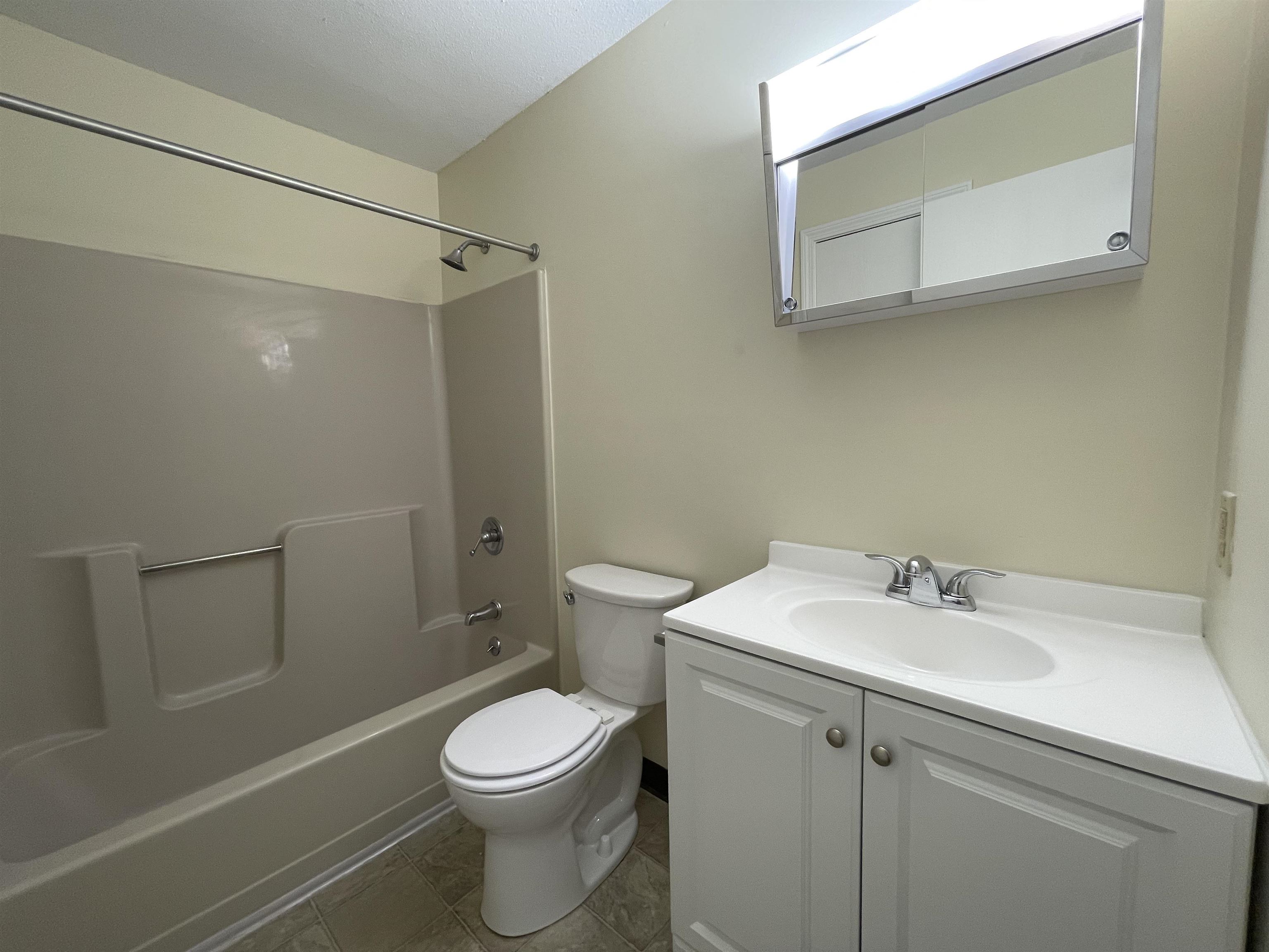 167 Eastern Avenue, Unit 201 Manchester, NH 03104 - Photo 27 of 36