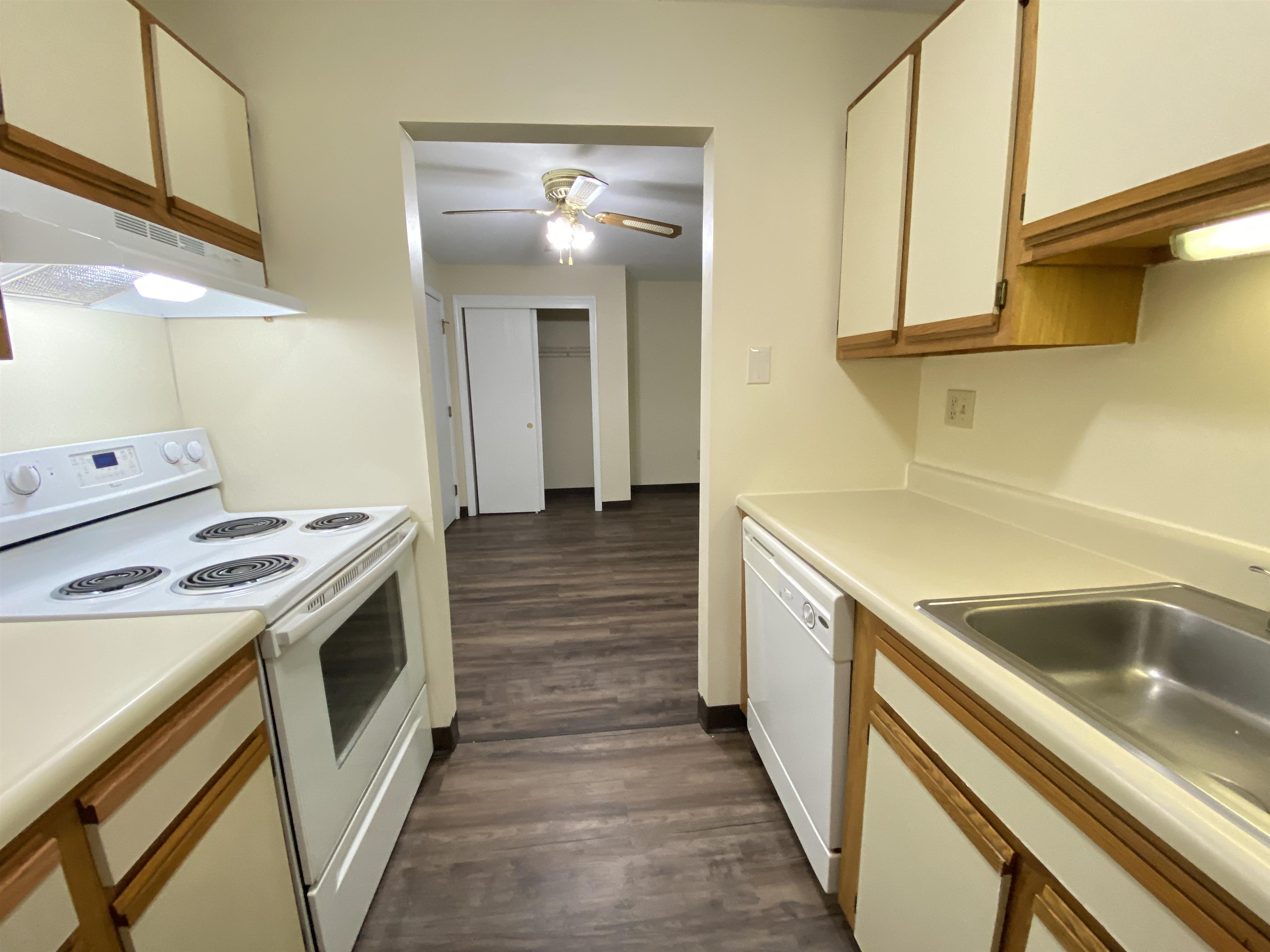 167 Eastern Avenue, Unit 201 Manchester, NH 03104 - Photo 7 of 36